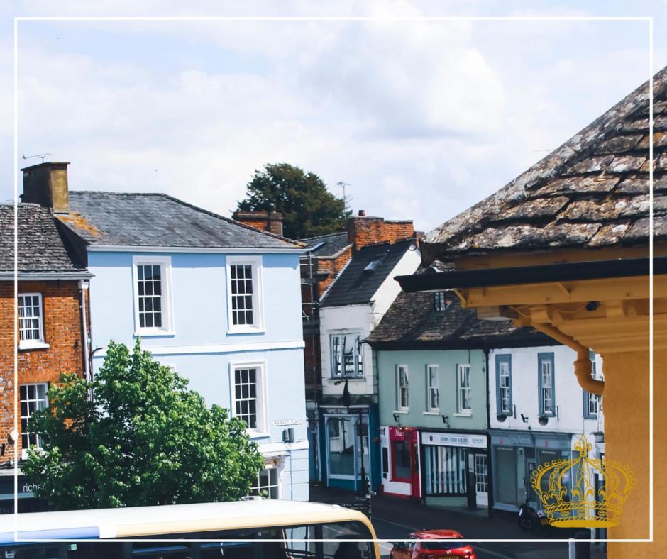 The Old Crown Coaching Inn Swindon Exterior foto